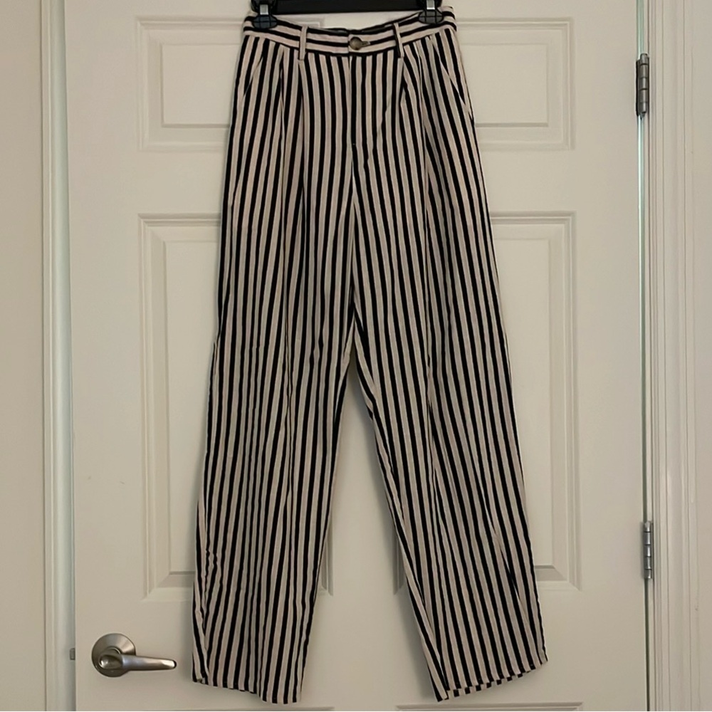 Le Lis Women’s Striped Pants